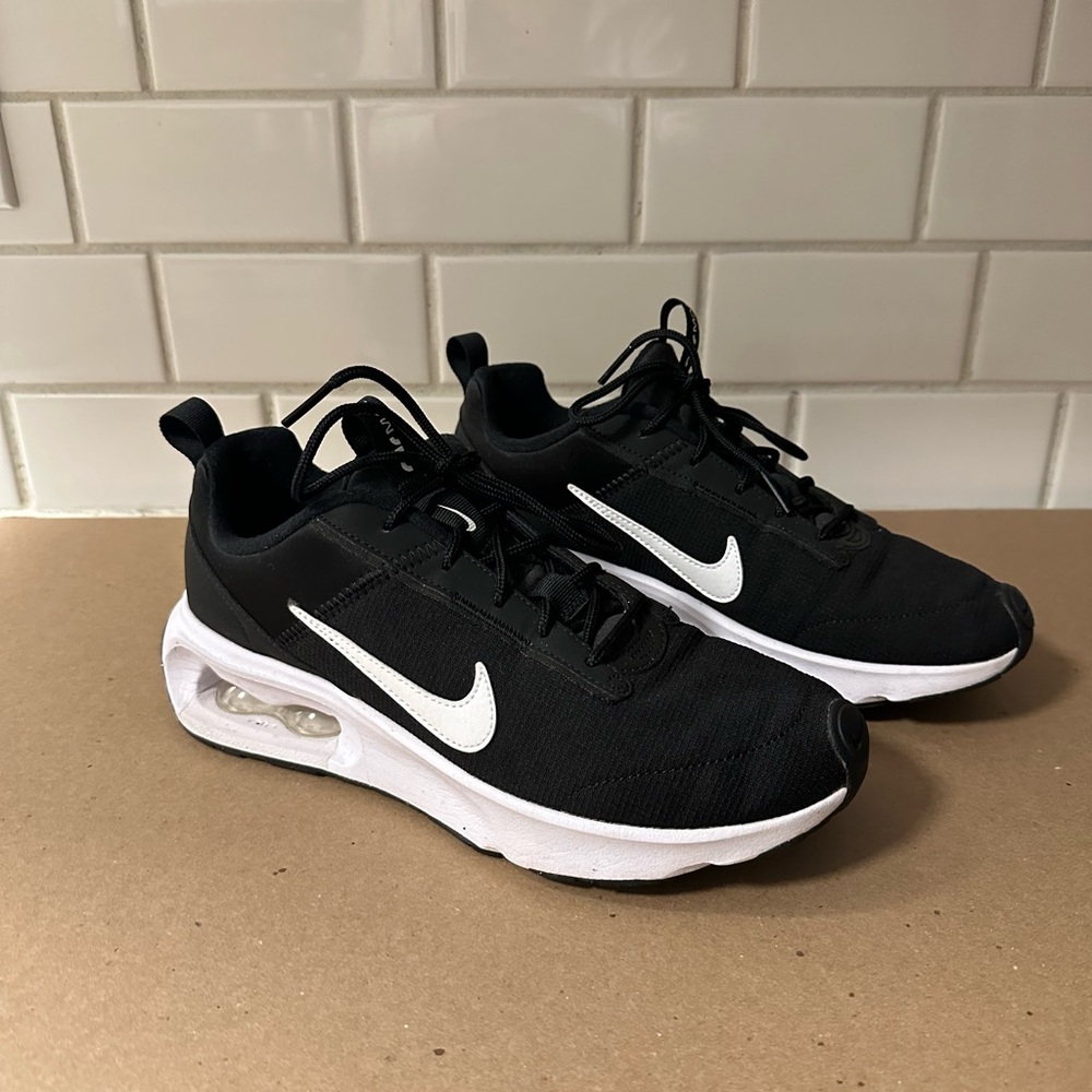 Nike Black and White Women’s Sneakers